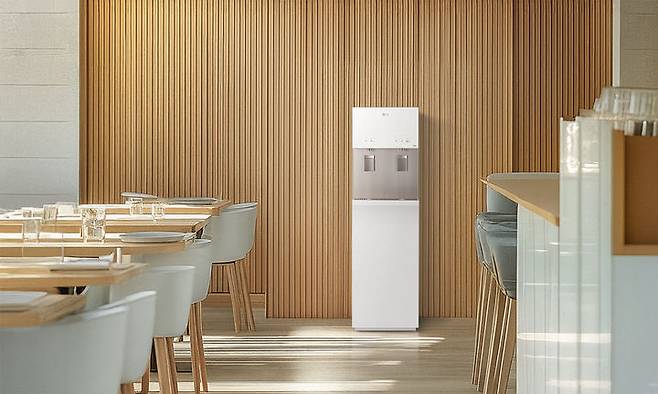 [서울=뉴시스]LG 퓨리케어 오브제컬렉션 스탠드 정수기 2025년형 신모델. (사진=LG전자 제공) 2025.10.23. photo@newsis.com *재판매 및 DB 금지