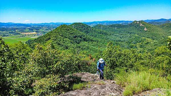 화시산은 생태계가 살아 있는 운곡습지를 감싸고 있다.