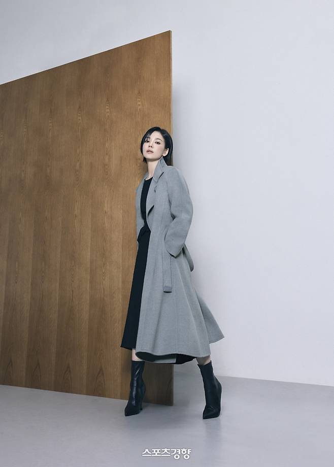 화보 촬영을 진행하고 있는 배우 송혜교. 미샤 제공