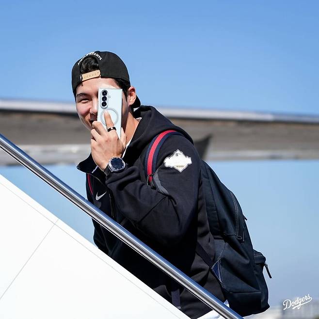 ▲ LA 다저스 한국인 메이저리거 김혜성이 토론토로 향하는 구단 전용기에 탑승하고 있다. ⓒLA 다저스 공식 SNS