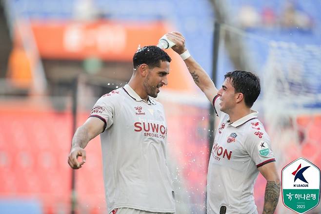 K리그1 득점 선두 수원FC 싸박(왼쪽). /사진=한국프로축구연맹 제공
