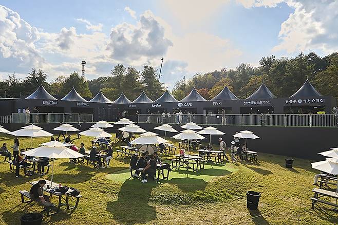 제네시스 챔피언십 팬 빌리지 내 푸드코트 전경