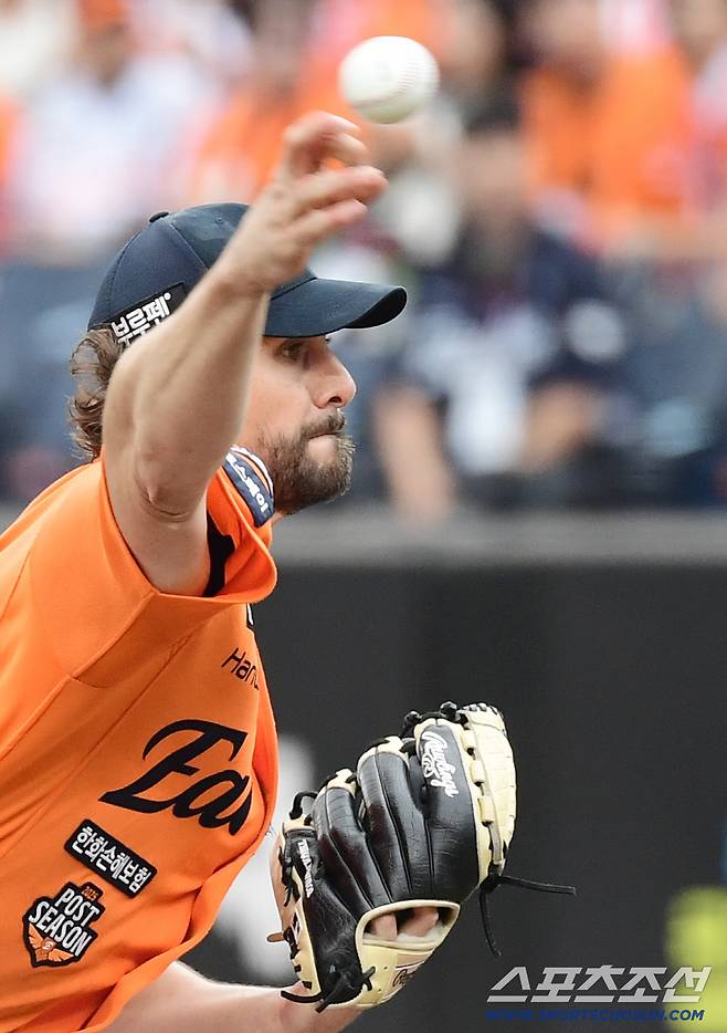 19일 대전 한화생명볼파크에서 열린 삼성과 한화의 PO 2차전. 선발 투구하고 있는 한화 와이스. 대전=송정헌 기자songs@sportschosun.com/2025.10.19/