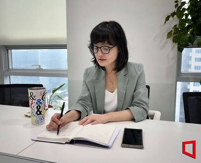 재단법인 박희경 변호사가 아시아경제와 인터뷰하고 있다. 이서희 기자