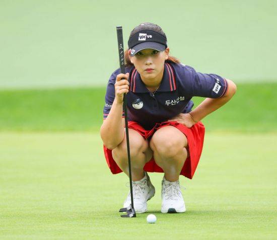 이율린은 김세민 코치로부터 퍼팅 노하우를 전수받았다. KLPGA 제공