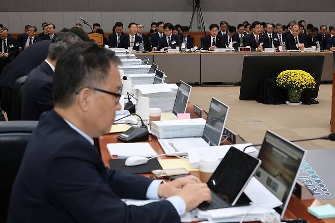 24일 대전 한국전자통신연구원(ETRI)에서 과학기술정보방송통신위원회 국정감사가 진행되고 있다. 연합뉴스