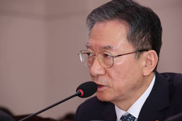 ▲ 정성호 법무부 장관이 14일 서울 여의도 국회에서 열린 법무부 등에 대한 법제사법위원회 국정감사에서 의원 질의에 답하고 있다. 연합뉴스