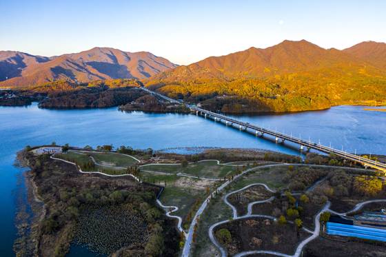 Mount Geomdan [GETTY IMAGES BANK]