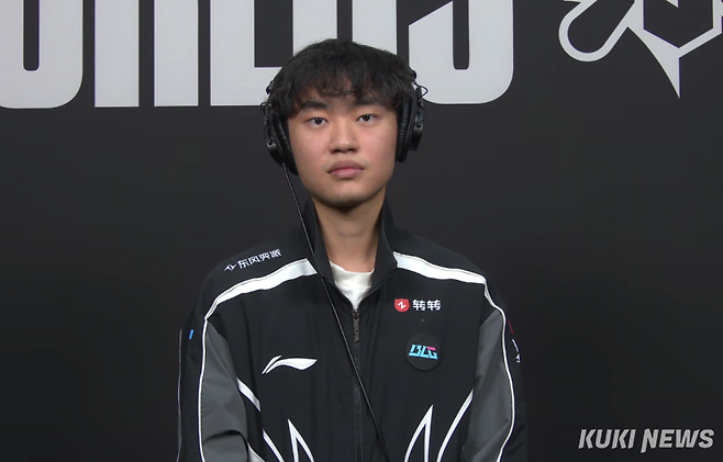 ‘나이트’ 줘딩이 24일 오후 5시(한국시간) 중국 베이징 스마트 e스포츠 센터에서 열린 ‘2025 월드 챔피언십(롤드컵)’ 스위스 스테이지 4라운드 1승2패조 LTA 2시드 비보 키드 스타즈(VKS)와 경기가 끝난 뒤 쿠키뉴스와 화상 인터뷰에 임하고 있다. 김영건 기자