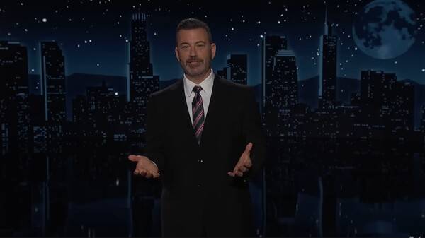 ▲ 방송 재개가 알려진 직후인 지난달 23일 '지미 키멀 라이브'를 진행하고 있는 지미 키멀. 유튜브 갈무리