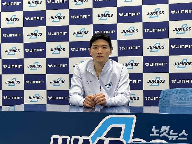 취재진과 인터뷰 중인 정지석. 김조휘 기자