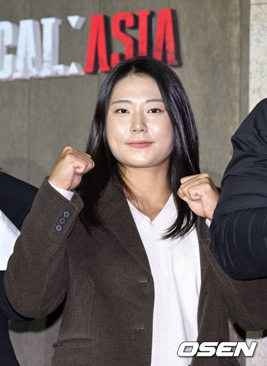 [OSEN=조은정 기자] 넷플릭스 '피지컬: 아시아' 제작발표회가 24일 오후 서울 강남구 웨스틴 서울 파르나스에서 열렸다.피지컬: 아시아는 한국, 일본, 태국, 몽골, 튀르키예, 인도네시아, 호주, 필리핀 등 8개국이 국기를 걸고 펼치는 피지컬 전쟁이다. 최승연이 포즈를 취하고 있다. 2025.10.24 /cej@osen.co.kr