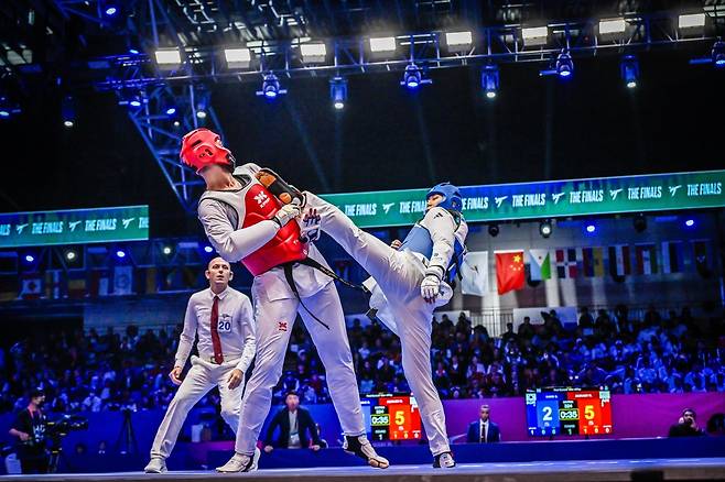 강상현(오른쪽)의 결승 경기 장면. [세계태권도연맹 제공. 재판매 및 DB 금지]