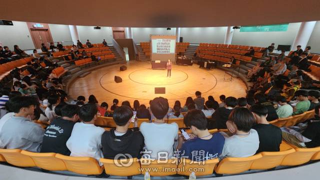 25일 오후, 경북 안동 유교랜드 원형무대에서