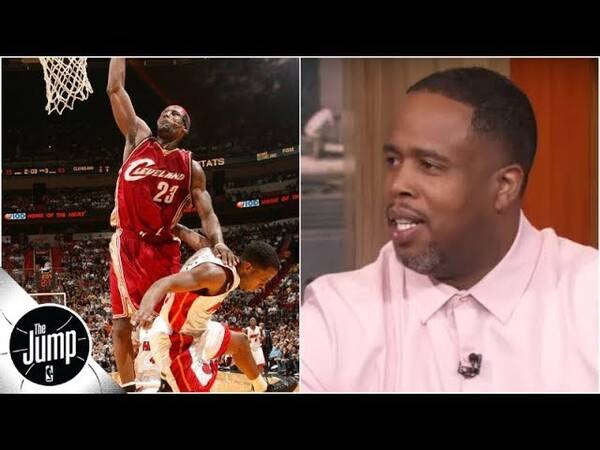 클리블랜드에서부터 르브론과 친분을 유지해온 존스.