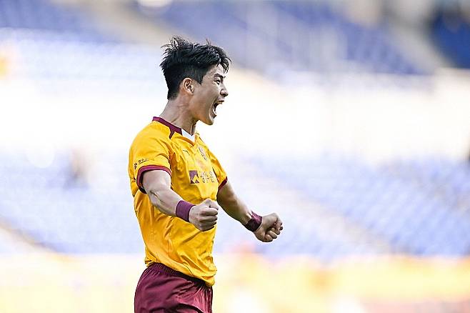 광주FC 박인혁이 25일 광주월드컵경기장에서 열린 하나은행 K리그1 2025 34라운드 FC안양과의 홈 경기에서 선제골을 뽑고 기뻐하고 있다. 광주FC 제공