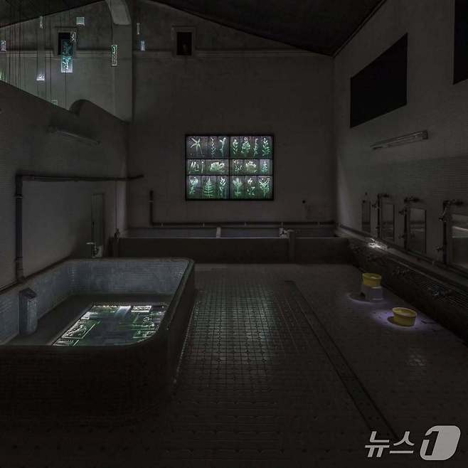 일본 '아이치 트리엔날레'에 전시된 유리작가 사사키 루이의 설치작품 '잊히지 않는 존재' ⓒ 뉴스1