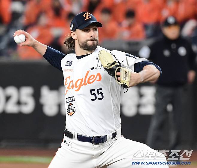 24일 대전 한화생명볼파크에서 열린 삼성과 한화의 PO 5차전. 투구하고 있는 한화 와이스. 대전=송정헌 기자songs@sportschosun.com/2025.10.24/