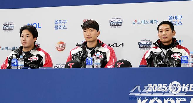 2025 KBO리그 한국시리즈 미디어데이가 25일 잠실구장에서 열렸다. LG 임찬규, 박해민, 염경엽 감독이 취재진 질문에 답하고 있다. 잠실=박재만 기자 pjm@sportschosun.com/2025.10.25/