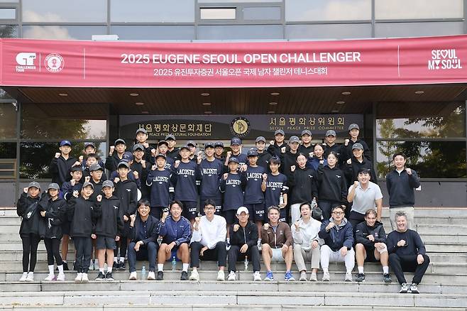 행사 후 단체 기념 촬영.