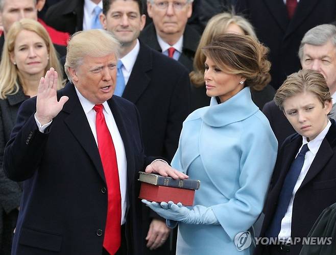 2017년 트럼프 대통령의 첫 취임식 당시 멜라니아 여사. 사진=연합뉴스