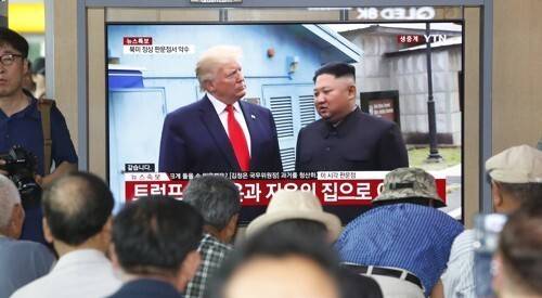 도널드 트럼프 미국 대통령과 김정은 북한 국무위원장의 2019년 판문점 회동. [사진=연합뉴스]