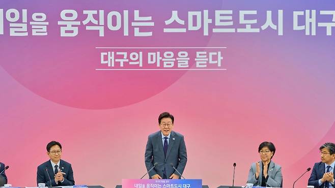 24일 대구 엑스코에서 열린 '대구의 마음을 듣다' 타운홀미팅에 참석한 이재명 대통령. (대통령실)