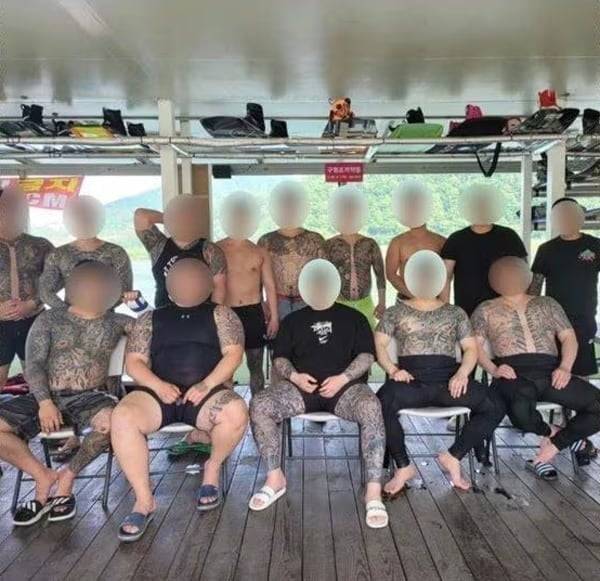 서울경찰청 강력범죄수사대가 지인을 상대로 불법 대부업을 영위한 혐의로 구속한 'MZ 조폭' 단체 사진. / 사진=서울경찰청