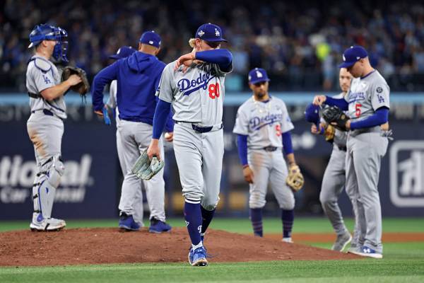 시한은 만루 위기에서 구원 등판, 잔류 주자를 모두 들여보냈다. 사진= Getty Images/AFP= 연합뉴스 제공
