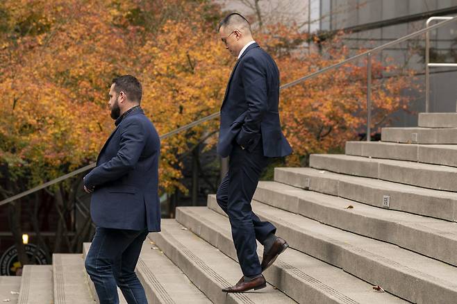 세계 최대 가상화폐 거래소인 바이낸스의 자오창펑 설립자가 지난 2023년 11월 미국 워싱턴주 시애틀의 연방법원에 도착하고 있다. [AFP]