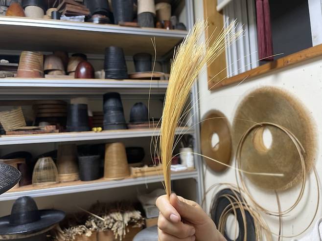 양태의 주재료가 되는 죽살. 머리카락보다 얇은 대나무실을 엮어서 만든다.