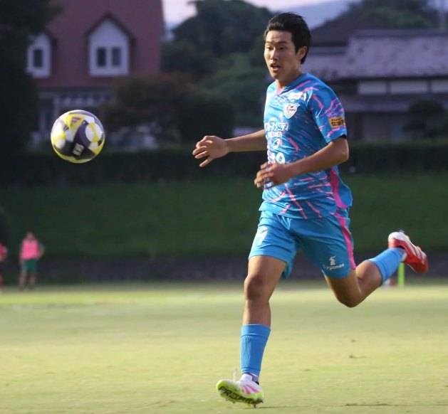 ▲ 2008년생인 다니 다이치는 1990년대 '슬픈 언약식' '무한지애' 등을 히트시킨 가수 김정민과 일본인 아내 루미코의 세 아들 중 둘째로, 한국 이름은 김도윤이다. 184㎝ 72kg의 준수한 신체조건을 지닌 차세대 스트라이커로 주목받고 있다. ⓒ 사간 도스