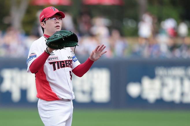 ▲ 양현종과 최형우는 이적 가능성은 낮지만 대우와 미래 가치 사이의 적절한 금액 책정이 관건이다 ⓒKIA 타이거즈