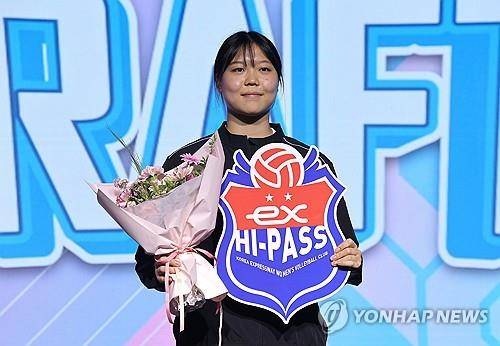 신인 드래프트 1순위로 도로공사로부터 지명받은 이지윤 [연합뉴스 자료 사진]