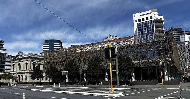 뉴질랜드 고유종 나무 에서 영감을 받아 설계된 대법원 / 사진=김소은