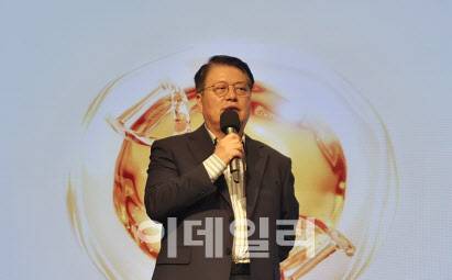 라정찬 네이처셀 회장은 11일 오전 11시 여의도에서 기업설명회를 열어 퇴행성관절염 자가줄기세포치료제 ‘조인트스템’의 미국 진출 전략에 대해 발표했다. (사진=김새미 기자)