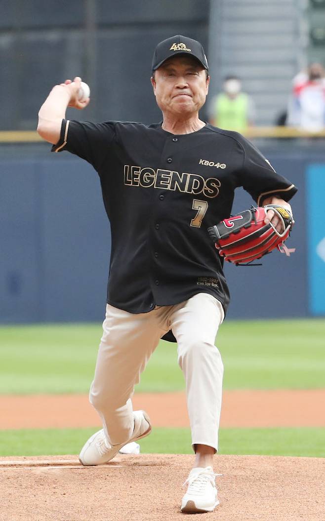 한국시리즈 1차전 시구를 맡게 된 김재박 전 LG트윈스 감독. 사진=뉴시스