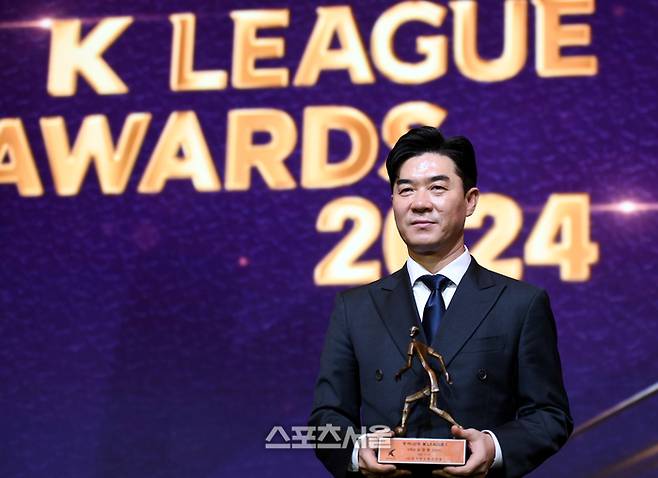 2024시즌 K리그1 감독상을 수상한  윤정환 감독. 최승섭기자 thunder@sportsseoul.com