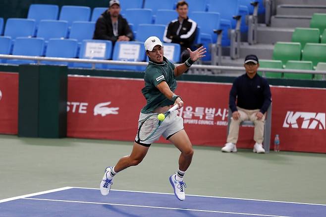 예선 2회전에 진출한 남지성 / 2025 유진투자증권 서울오픈 테니스 조직위