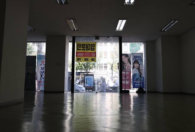 서울 도심의 한 상가 건물이 텅 비어 있다./뉴스1