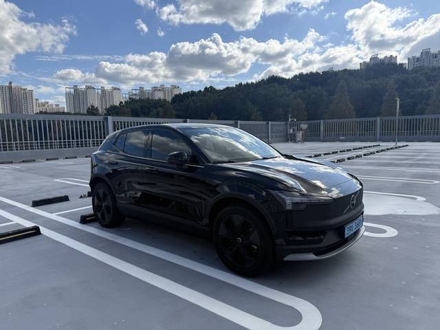 볼보 EX30CC 정측면부. 임주희 기자