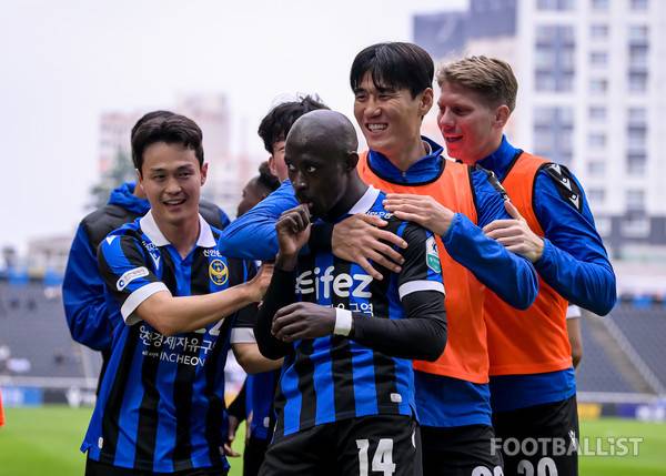 바로우(가운데, 인천 유나이티드). 서형권 기자
