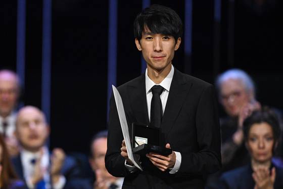 21일 폴란드 바르샤바에서 열린 시상식과 갈라 콘서트에 출연한 피아니스트 에릭 루. 19회 쇼팽 국제 콩쿠르의 우승자다. 사진 EPA=연합