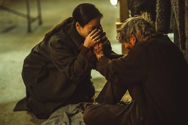 "Savior," starring Song Ji-hyo (left) (Mindmark Inc.)