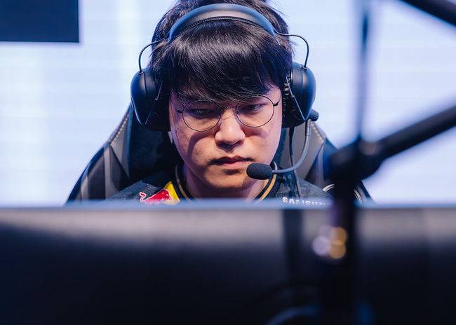 라이엇 게임즈 플리커.