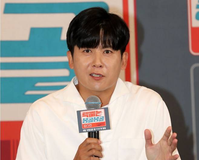 홍경민이 故 신해철을 추모하며 생전 그의 약속을 지켰음을 밝혔다. 뉴시스