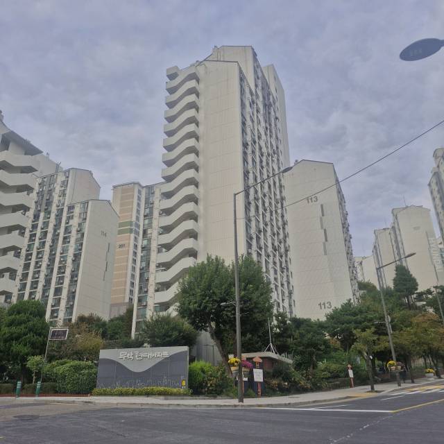 무악현대 아파트 단지 전경. 박형윤 기자