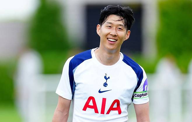 토트넘은 어제도 오늘도 ‘손흥민 앓이’를 하고 있다. 손흥민처럼 왼쪽 측면과 최전방을 튼튼하게 책임진 선수는 흔치 않다. 사진출처｜토트넘 홋스퍼 페이스북