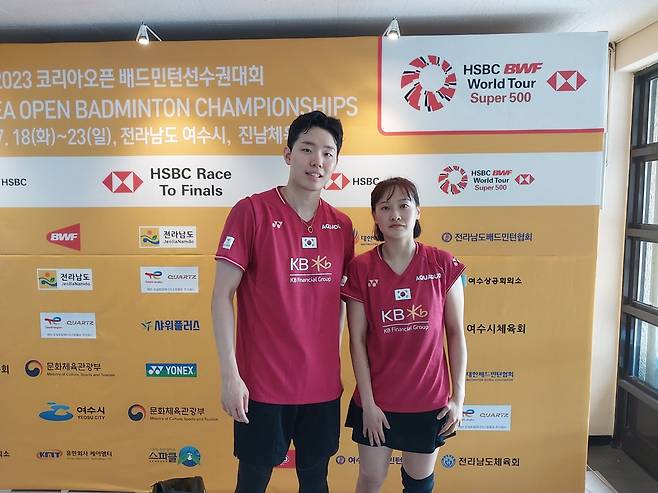 배드민턴국가대표팀 채유정(오른쪽)이 24일 개인 SNS를 통해 국가대표 은퇴를 선언했다. 그는 지난해까지 서승재(왼쪽)와 함께 세계랭킹 2위까지 오르는 등 세계정상급 혼합복식 선수로 활약했지만 올해 파트너가 바뀌면서 입지가 좁아졌다. 대표팀으로서도 혼합복식 진용을 새롭게 개편해야 하는 상황이다. 스포츠동아DB