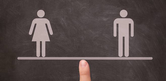 남녀 사이의 평등과 공정의 문제는 그 무엇보다 살벌하고 심각하다.[일러스트｜게티이미지뱅크]